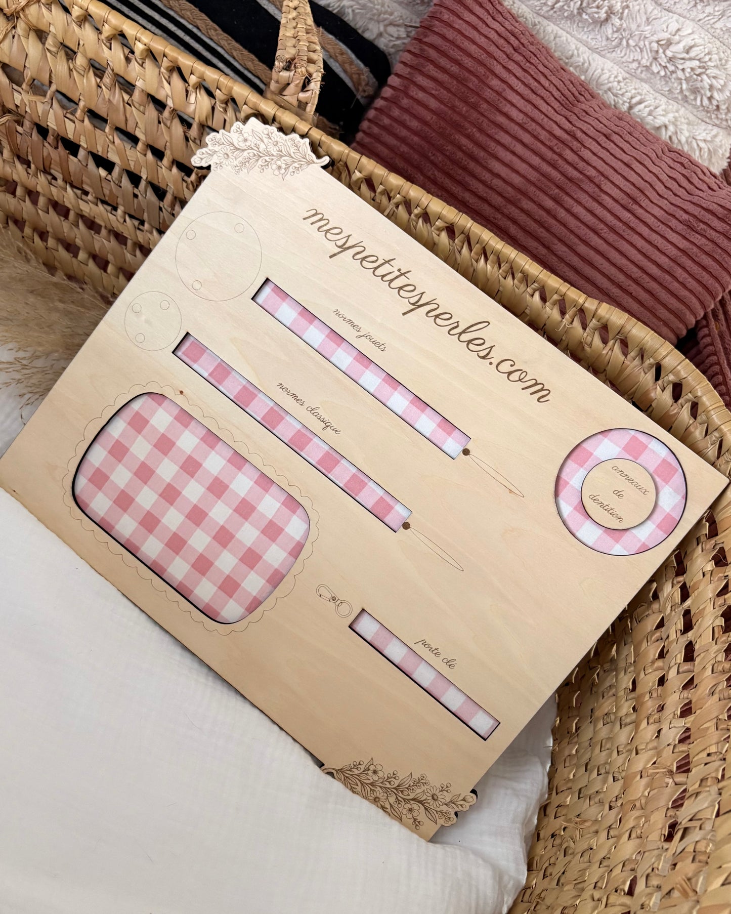 Planche gabarit attache tétine et compagnie